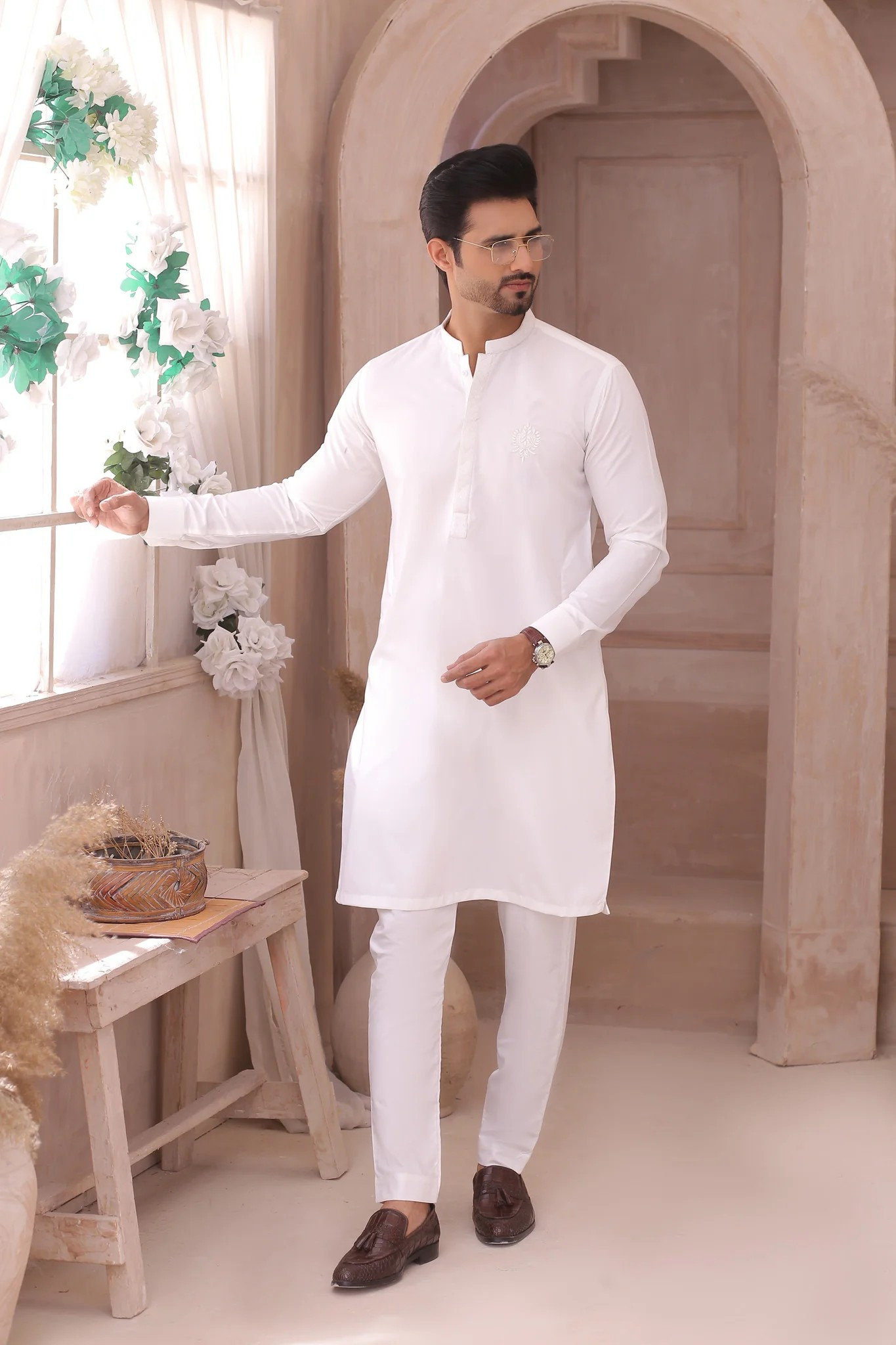 ER 701 White Kurta Pajama Design